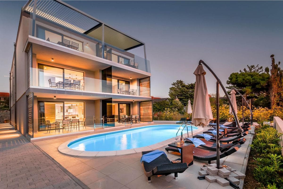 Deluxe Apartments